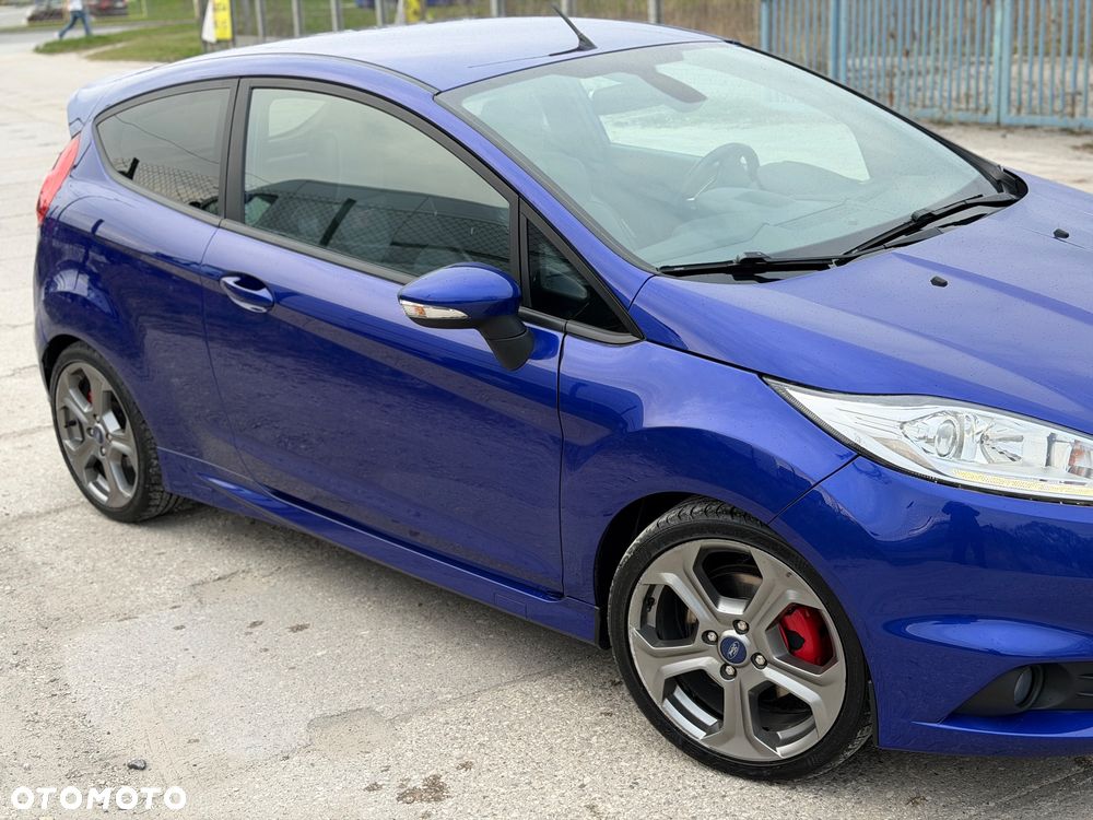 Ford Fiesta 1.6 EcoBoost ST - 22