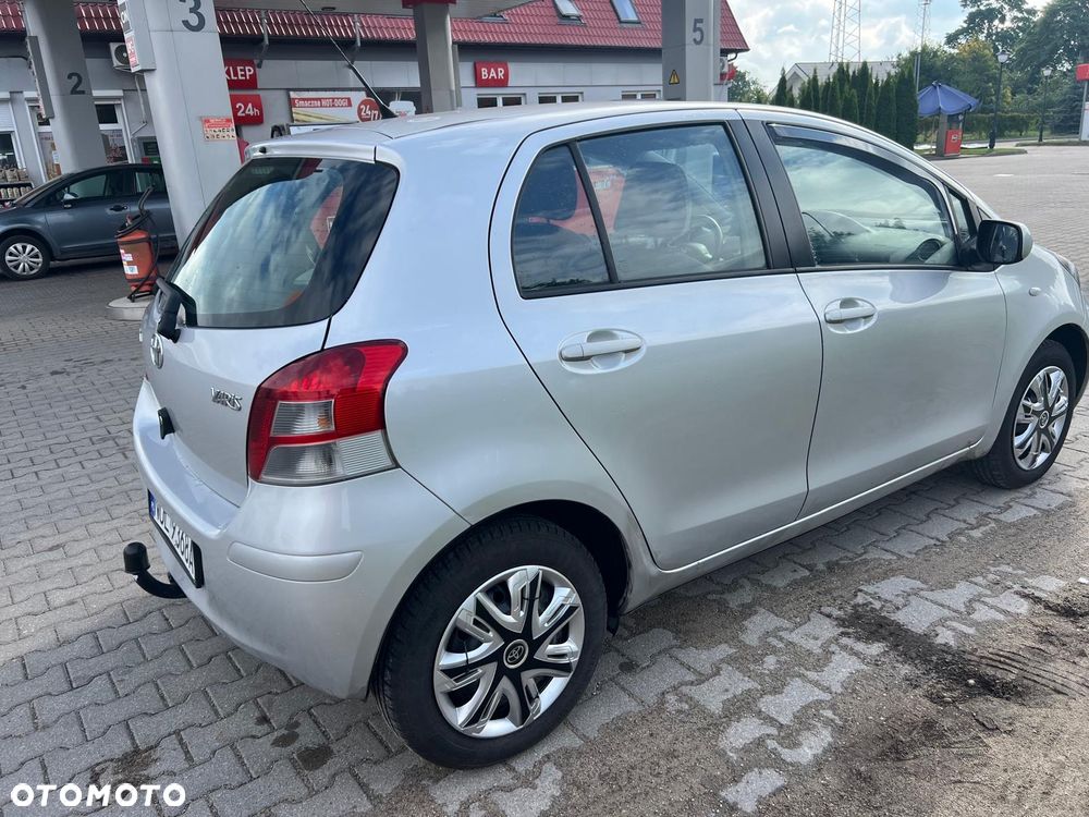 Toyota Yaris 1.0 Premium - 4