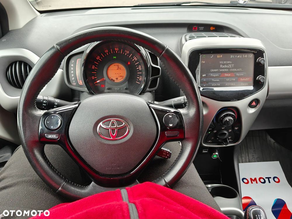 Toyota Aygo x-play touch - 16