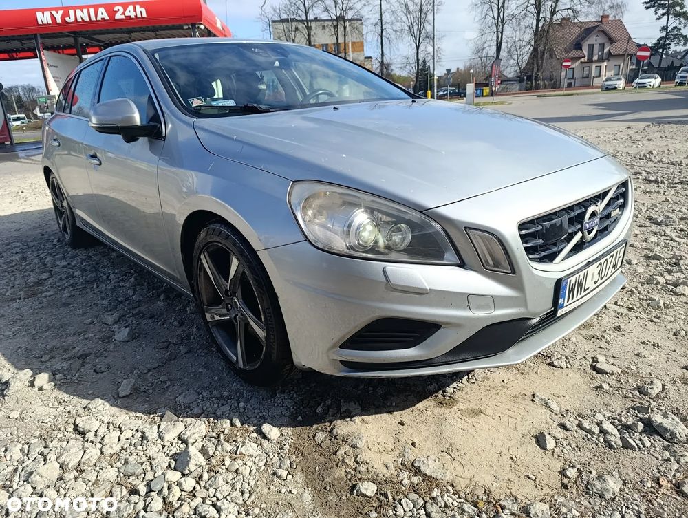 Volvo V60 D3 R-Design - 4