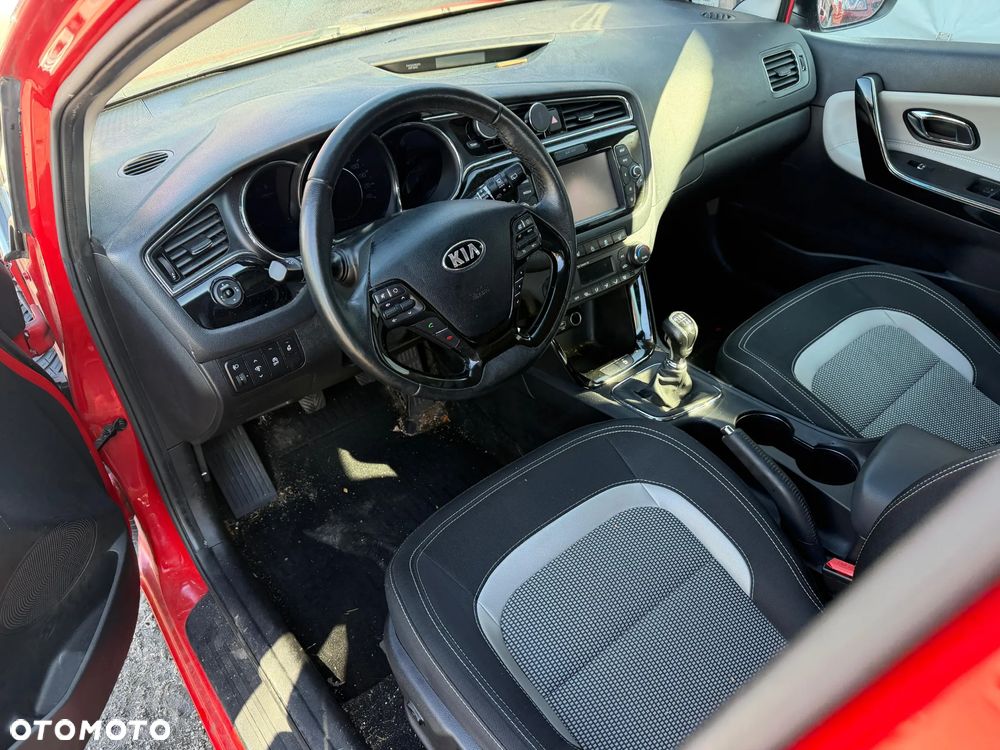 Kia Ceed 1.6 CRDi 136 ISG Vision - 13