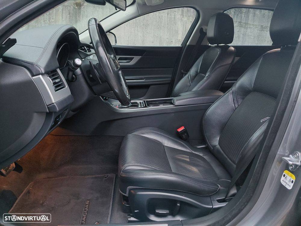 Jaguar XF Sportbrake 20d Aut. Prestige - 11