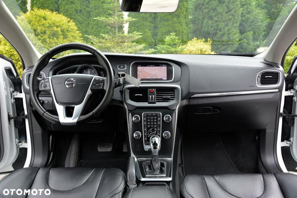 Volvo V40 T3 Geartronic Summum - 20