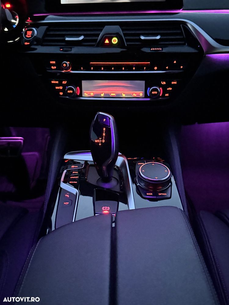 BMW Seria 5 530d xDrive AT - 9