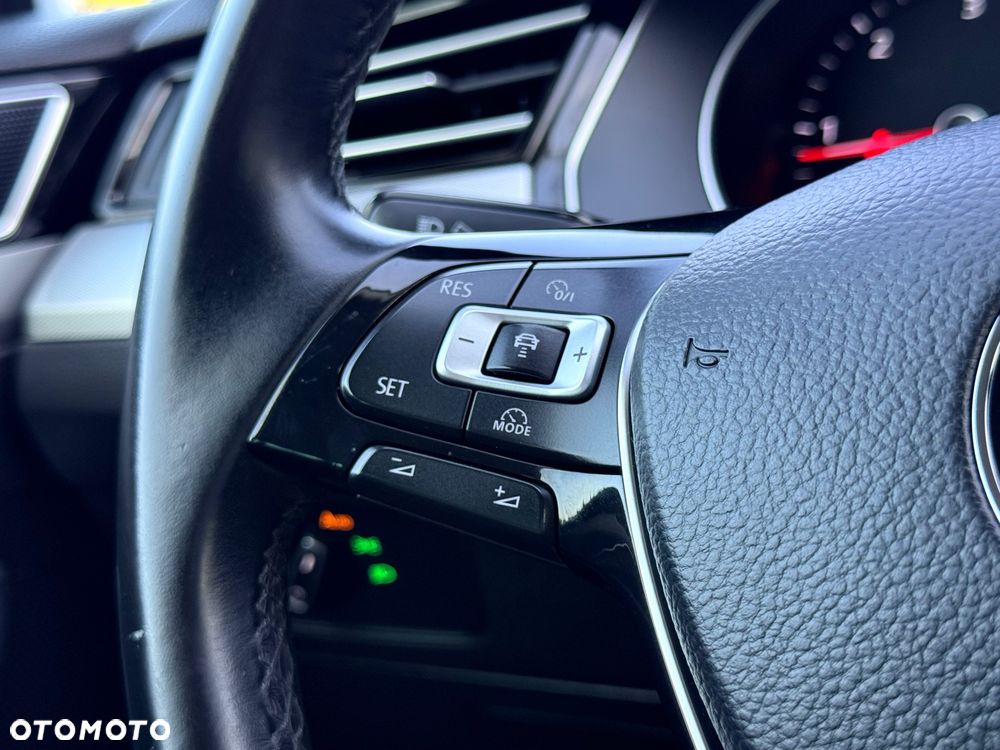 Volkswagen Passat - 25