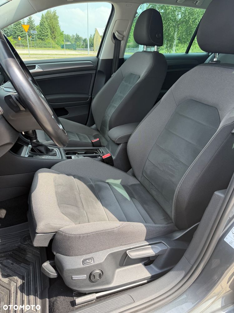 Volkswagen Golf - 10