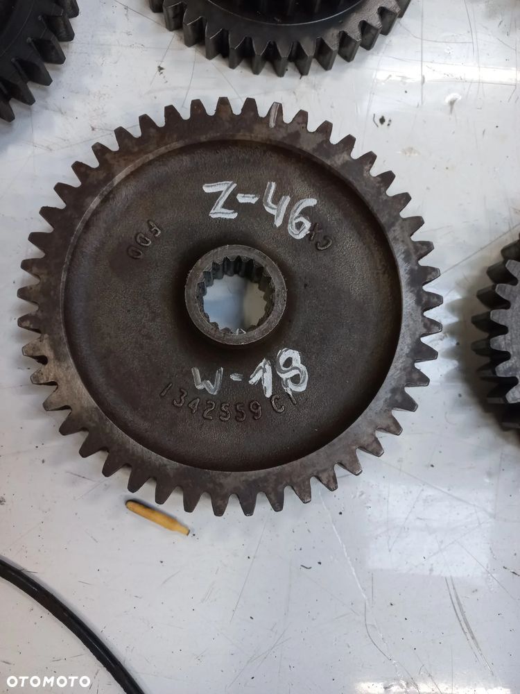Części skrzyni case 4230,4240,3210,5905,855,495,995,795,695,wałek,kosz,rewers mechaniczny,404091R1,398270R3,1342559C1,2773382R1,CKC60366,synchronizator,65793c5,65793c4,c2,c3,c1,transmission,gear,shaft,70017c1, - 18
