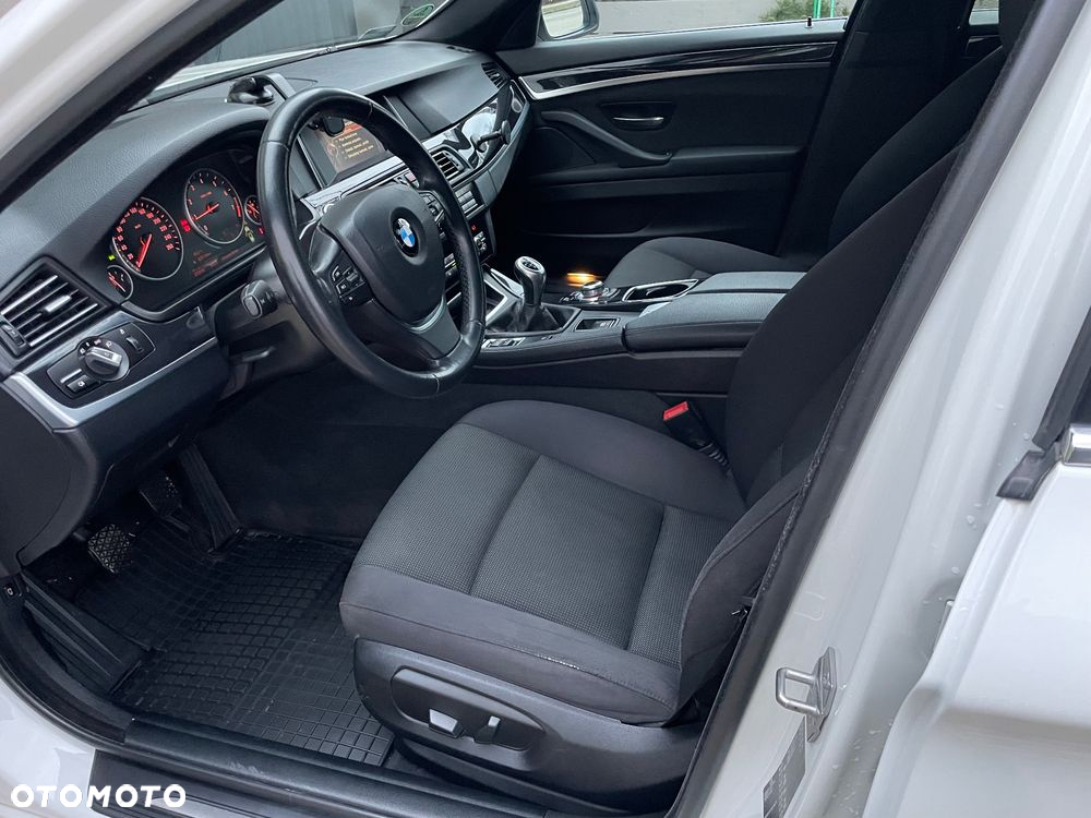 BMW Seria 5 528i - 11