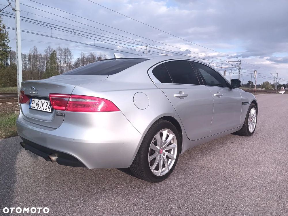 Jaguar XE 2.0 P300 AWD SE - 12