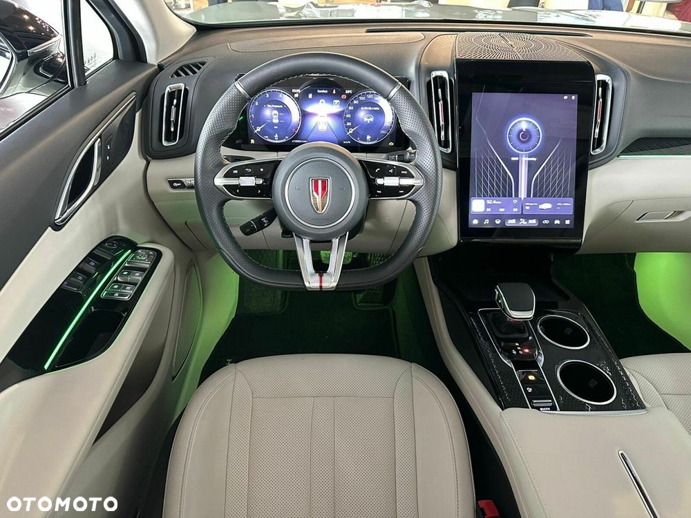 Hongqi HS3 - 10