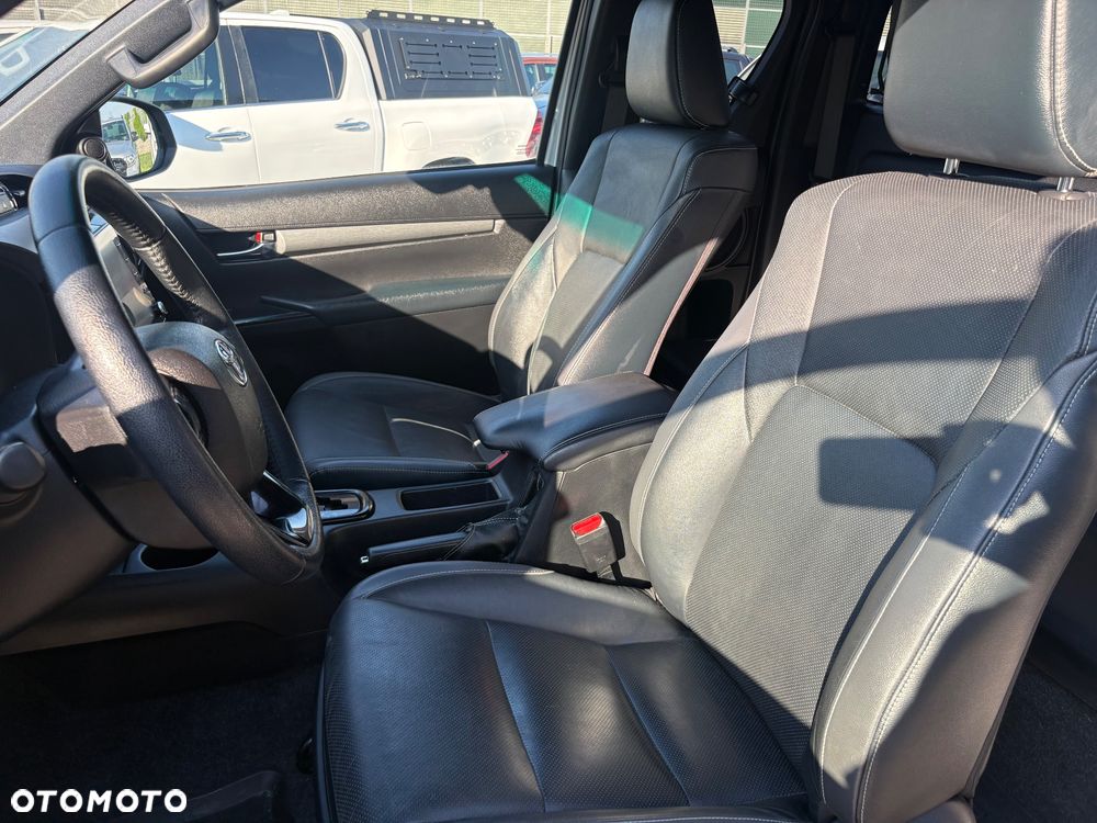 Toyota Hilux - 10