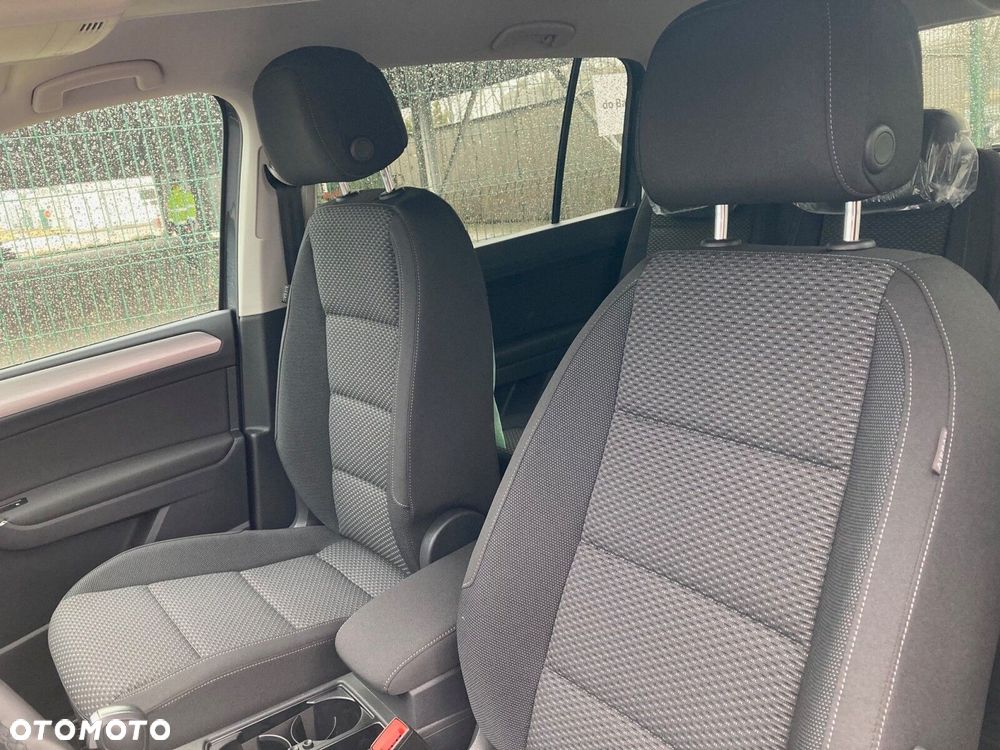 Volkswagen Touran - 11