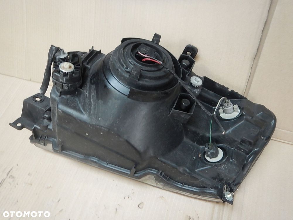 lampa prawa przednia przod mitsubishi pajero iii europa - 9