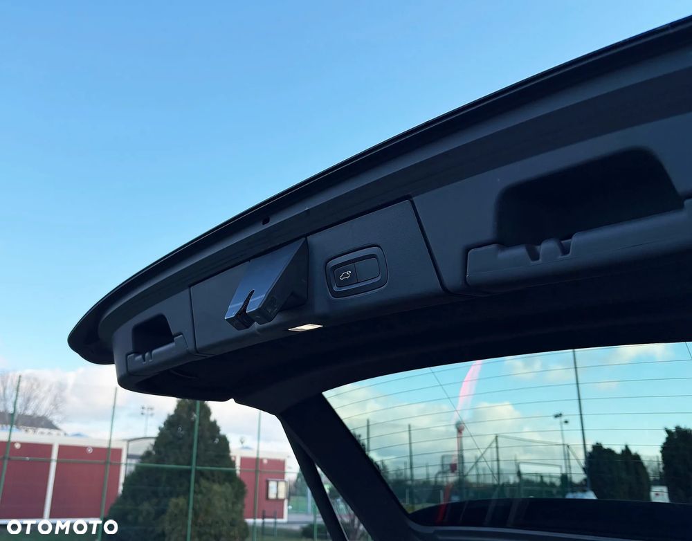 Volvo V90 D3 Momentum Pro - 29