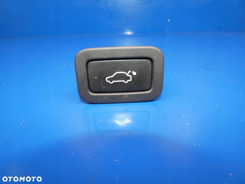 VOLVO XC60 I PRZYCISK ZAMYKANIA KLAPY BAGAŻNIKA - 1