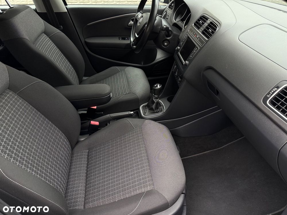 Volkswagen Polo 1.4 TDI (Blue Motion Technology) Comfortline - 29
