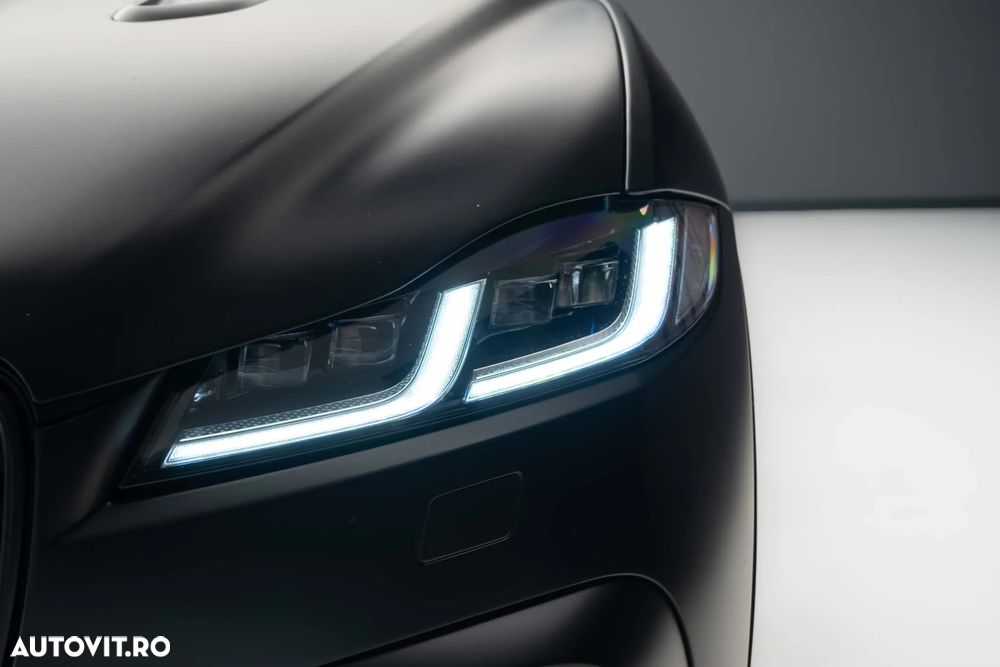 Jaguar F-Pace P550 AWD SVR - 9