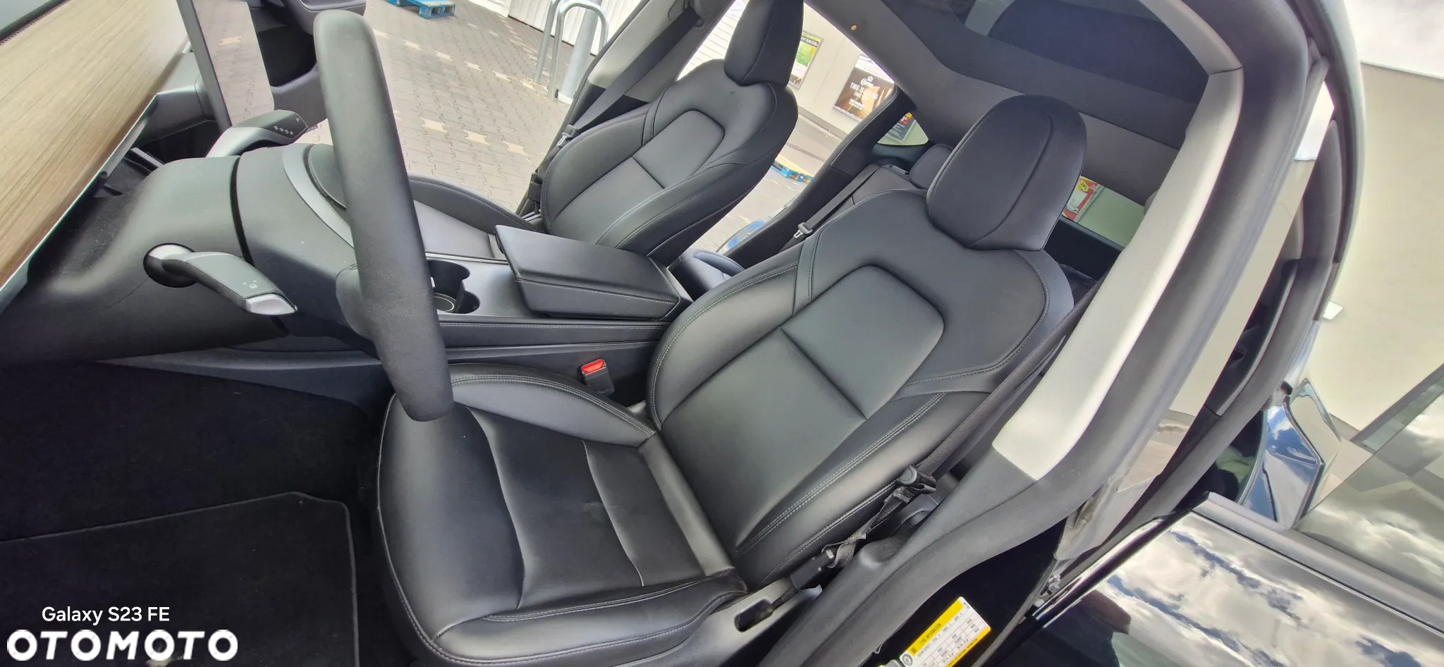 Tesla Y Performance AWD - 23
