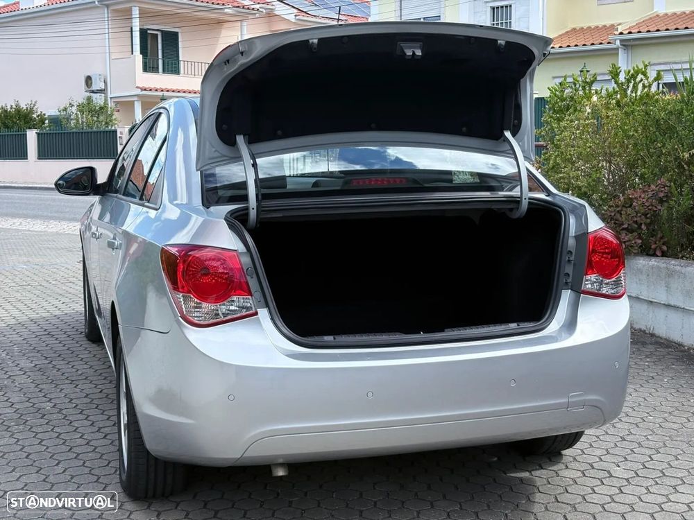 Chevrolet Cruze 1.6 LS - 26