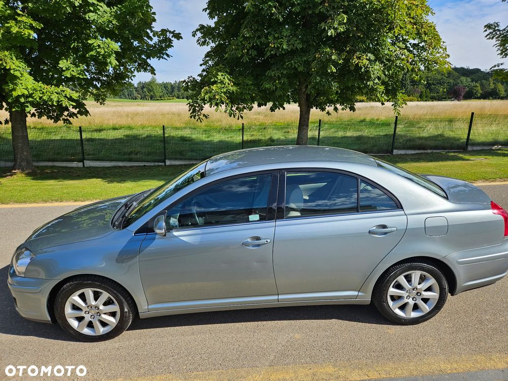 Toyota Avensis 2.0 D-4D Sol - 4