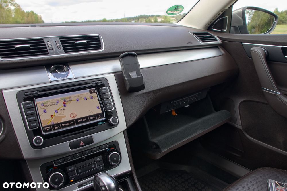 Volkswagen Passat Variant 2.0 TDI DSG BlueMotion Technology Exclusive - 23