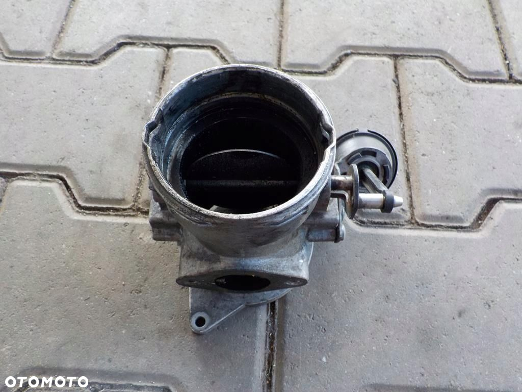 VW T5 2,5TDI AXD ZAWÓR PRZEPUSTNICA EGR 070128070B - 2