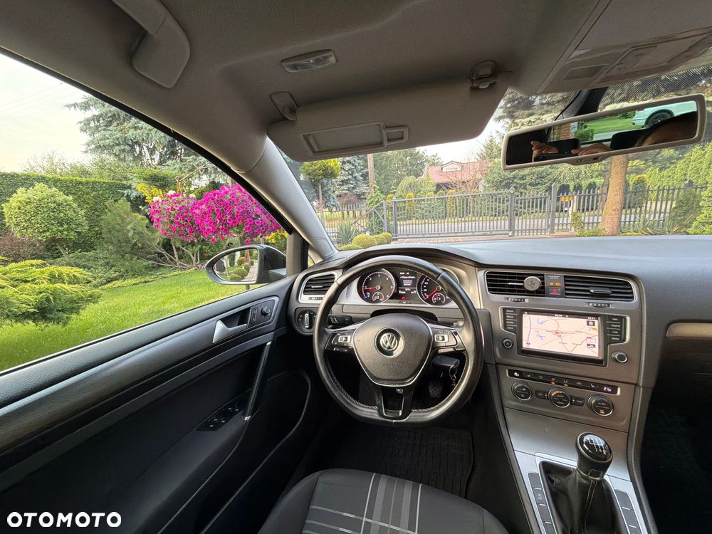 Volkswagen Golf - 6