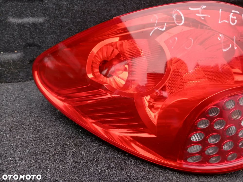 Peugeot 207 HB lampa tylna lewa - 2