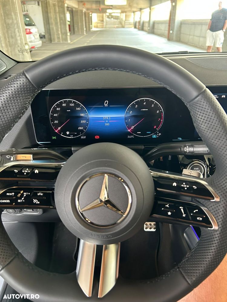 Mercedes-Benz GLA 220 4MATIC MHEV - 5