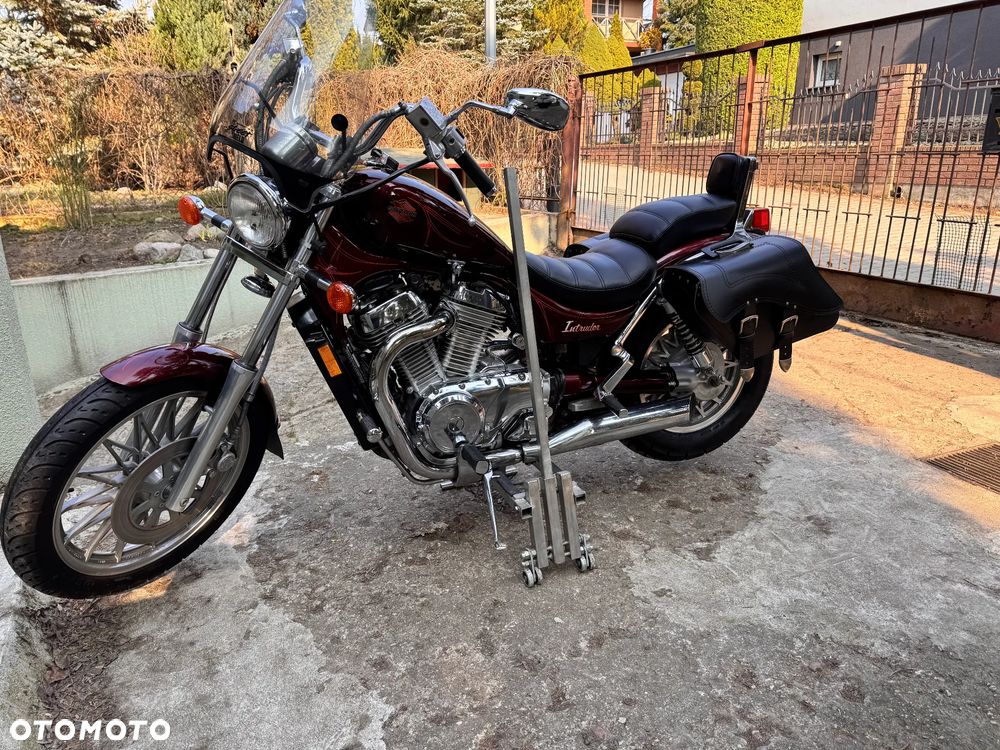 Suzuki Intruder - 3