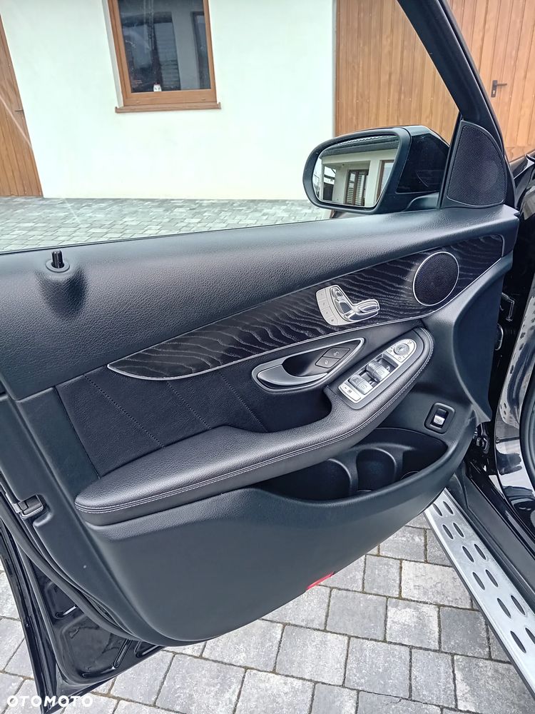 Mercedes-Benz GLC 250 4Matic 9G-TRONIC AMG Line - 23