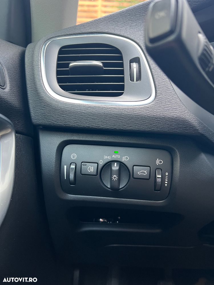 Volvo V40 D4 VEA Momentum - 14