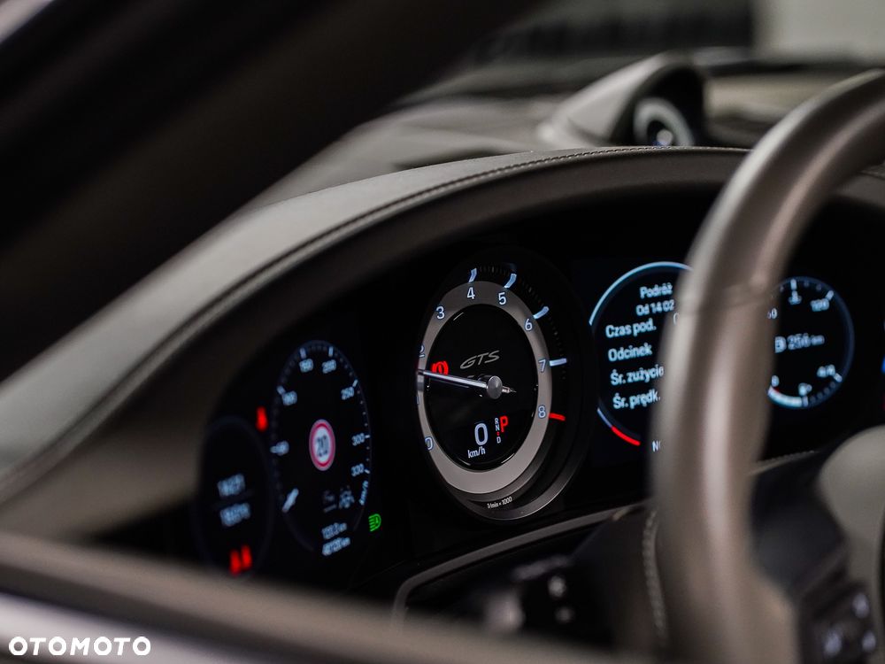 Porsche 911 Targa 4 GTS - 38