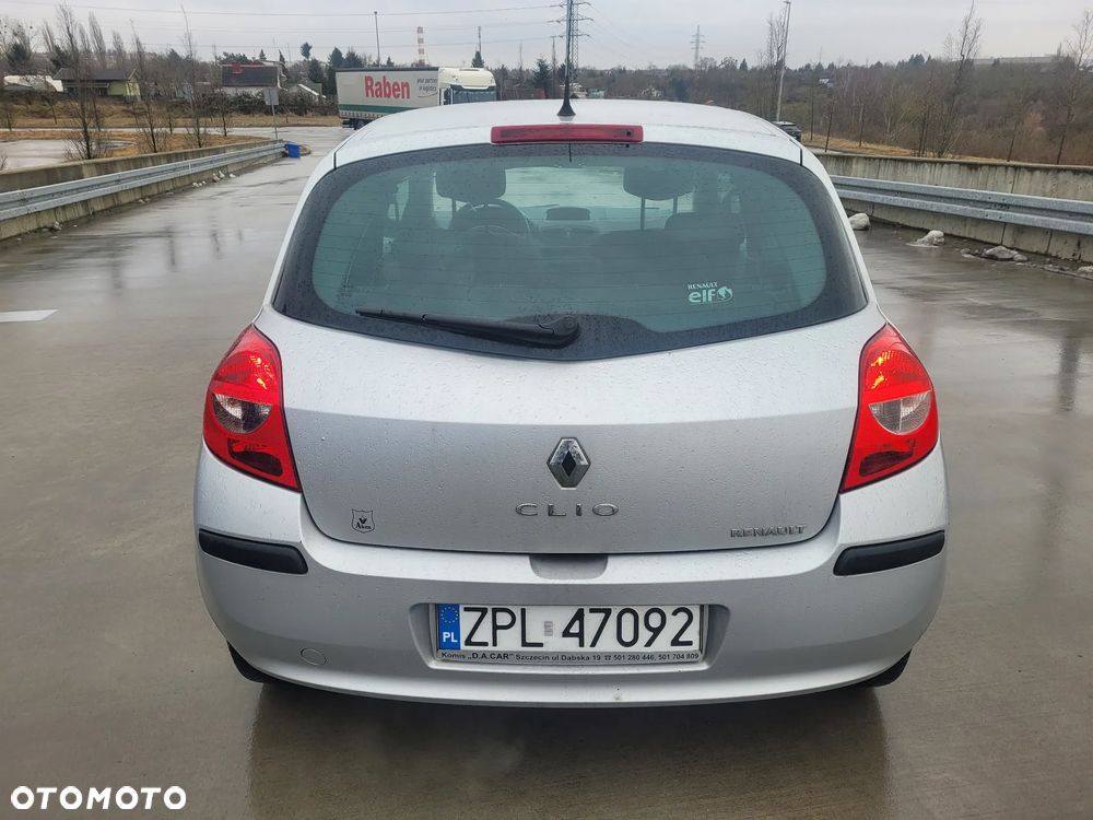 Renault Clio 1.2 16V Authentique - 5