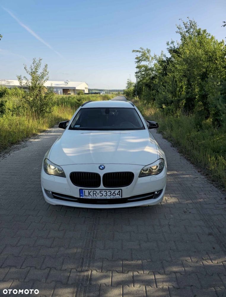 BMW Seria 5 525d xDrive - 4