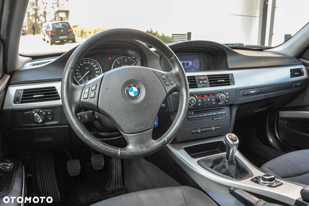 BMW Seria 3 320d DPF Efficient Dynamics Edition - 9