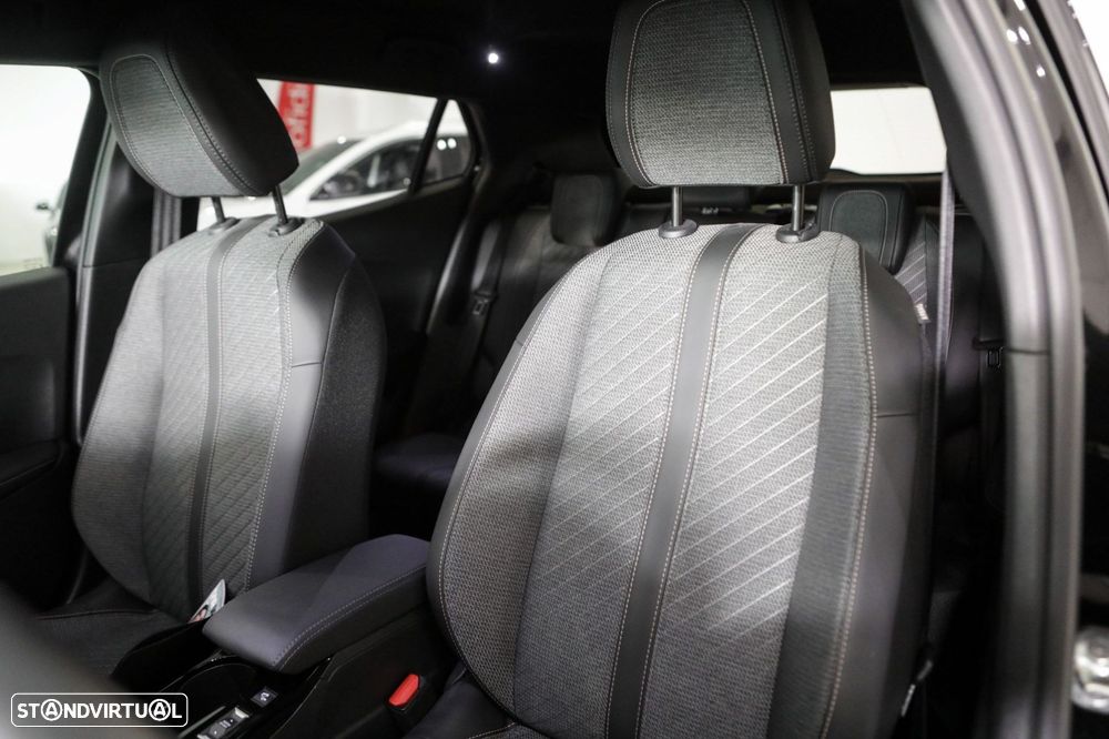 Peugeot 2008 1.2 Hybrid Allure e-DCS6 - 17