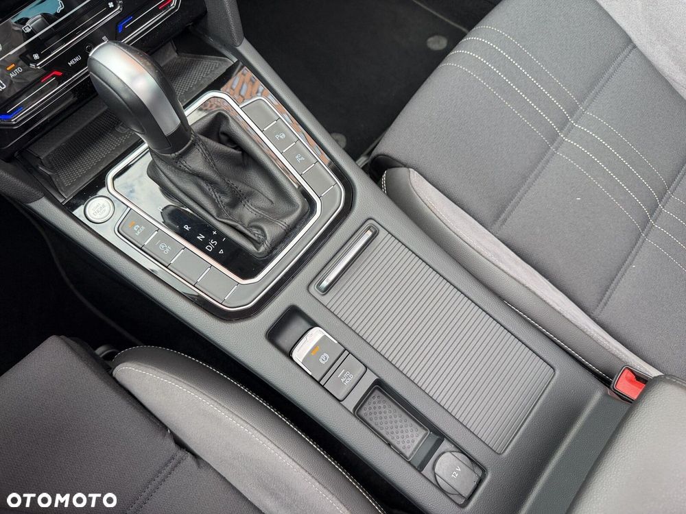 Volkswagen Passat - 20