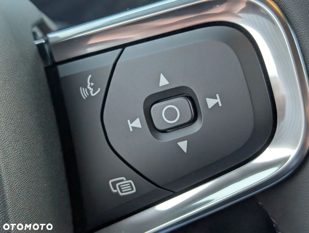 Volvo XC 40 B4 AWD Ultimate Dark - 25