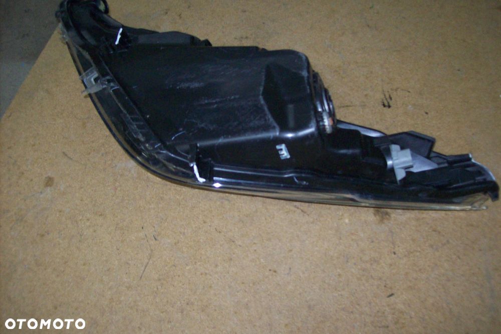 LAMPA PRZEDNIA PRAWA TOYOTA  AYGO ROK 14/18 EUROPA - 6