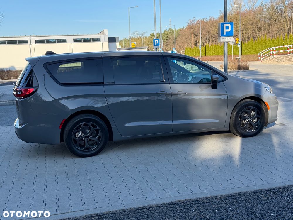 Chrysler Pacifica - 5
