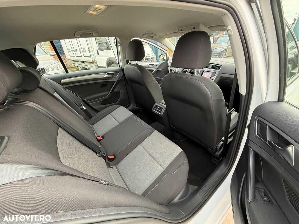 Volkswagen Golf - 15