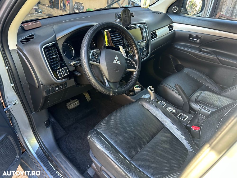 Mitsubishi Outlander - 4