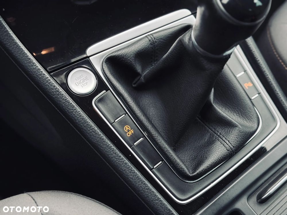 Volkswagen Golf - 28
