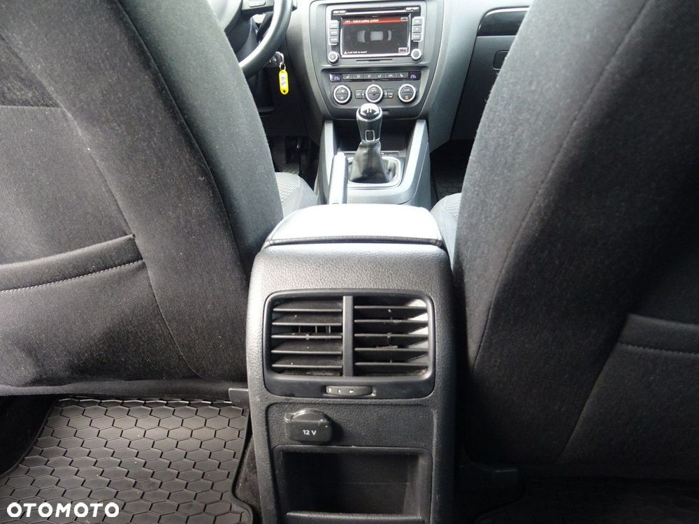 Volkswagen Jetta - 10