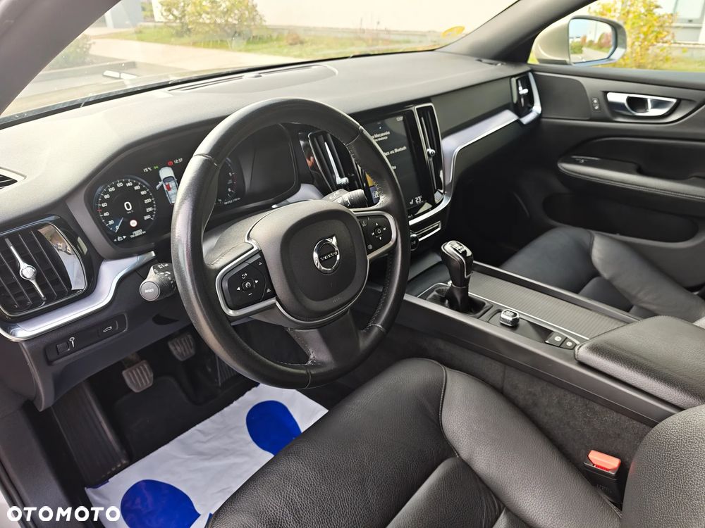 Volvo V60 D3 Drive-E Momentum - 17