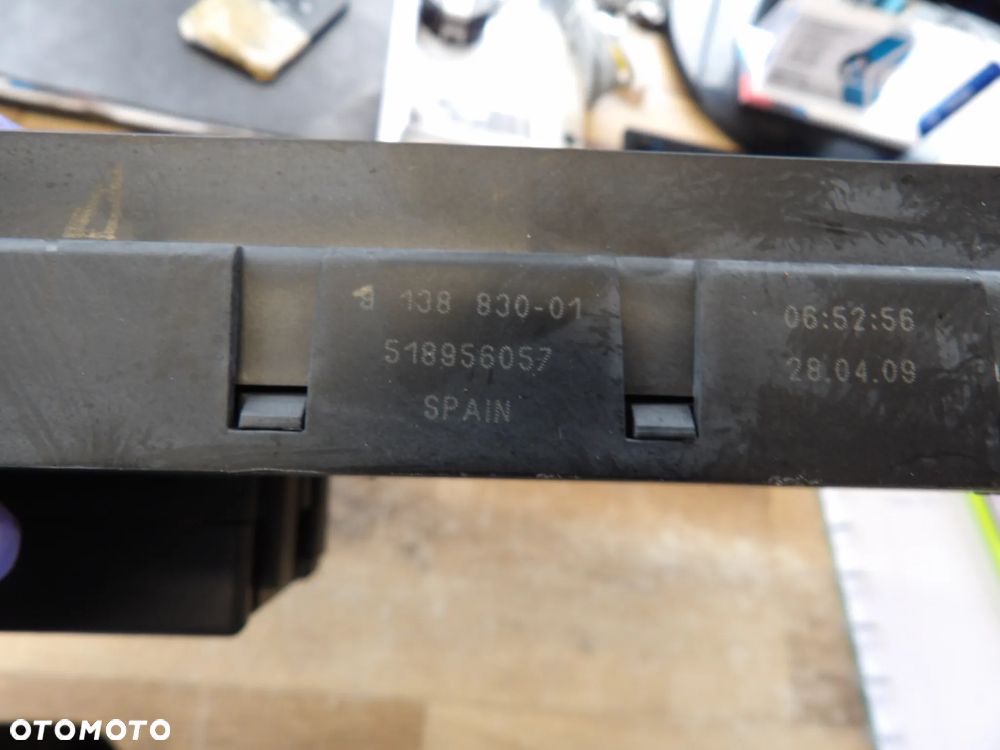 BMW - E60,E61 - SKRZYNKA BEZPIECZNIKÓW - 8138830 - 2