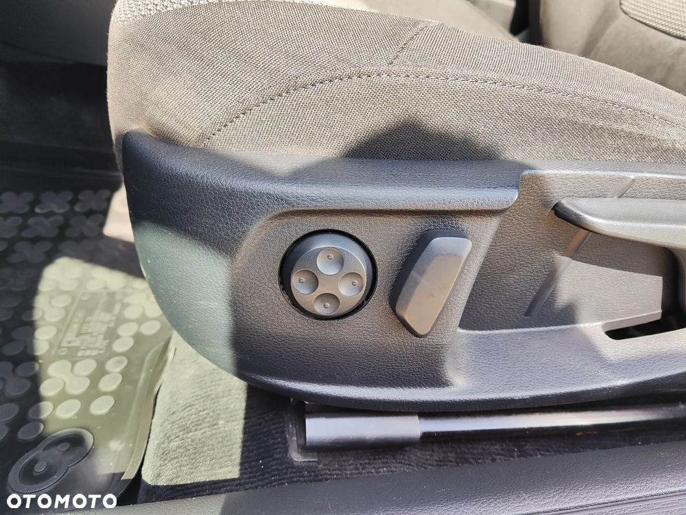 Volkswagen Passat 2.0 TDI Comfortline - 28