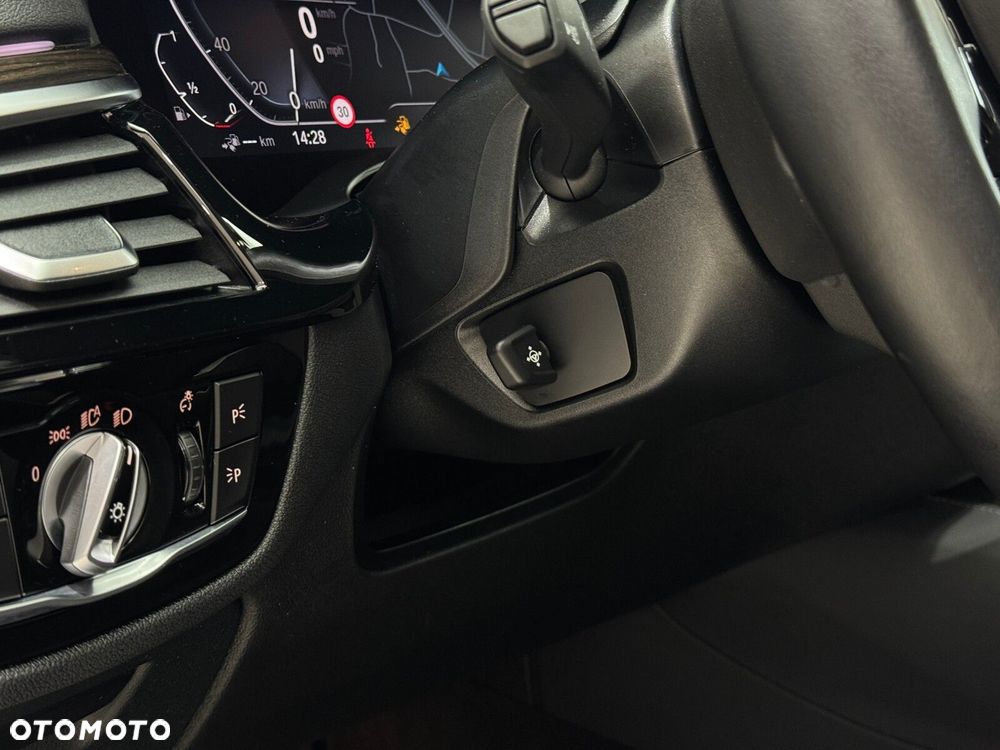 BMW Seria 5 530e Luxury Line - 22