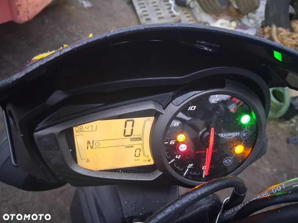 Triumph Street Triple - 18